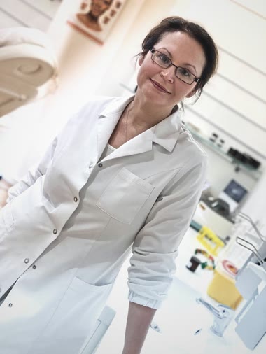 Dr. med. Natalie Wiesen in ihrer Praxis
